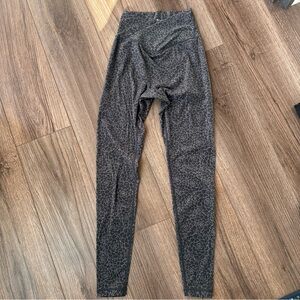 Buff bunny floral legacy cross over Gray black Women's Leggings Extra small